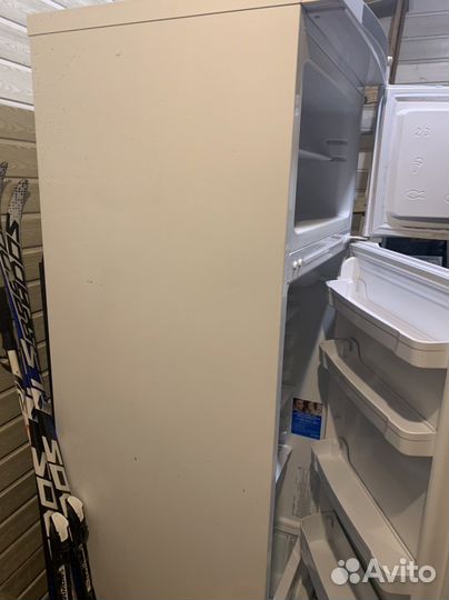 Холодильник indesit st167.028