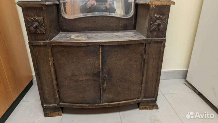 Трюмо с зеркалом