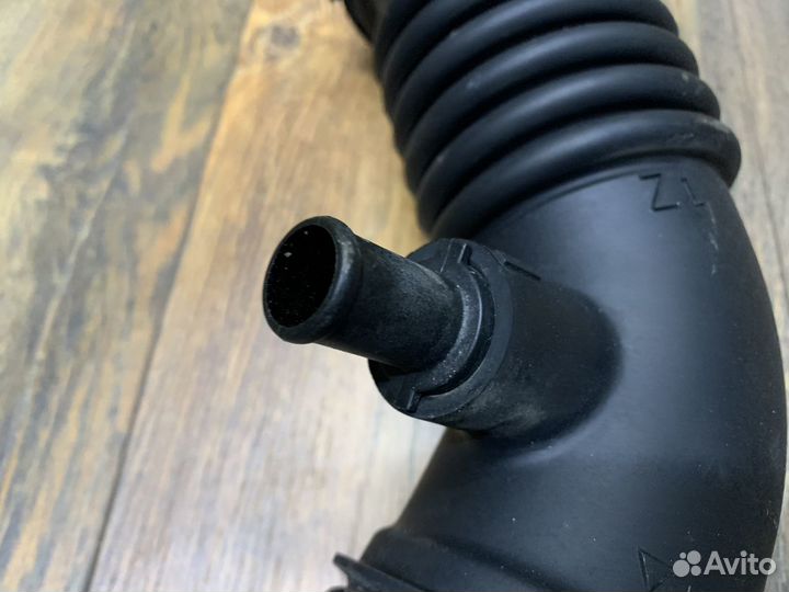 Toyota Corolla E15 Патрубок воздушного фильтра