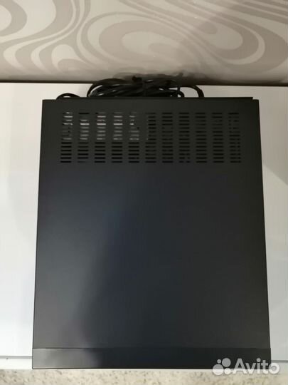 Видеомагнитофон shivaki с видеокассетами