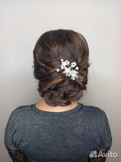 Стразы и украшения в прически