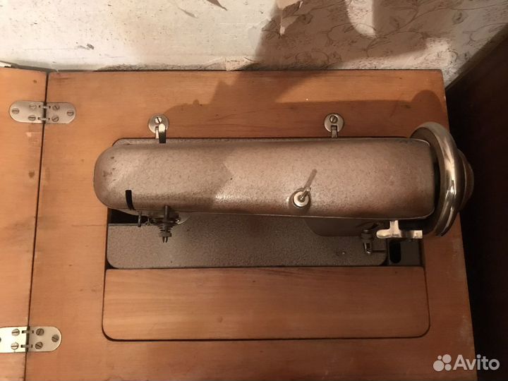 Швейная машинка с тумбой ножная Подольск