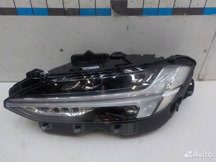 Фара левая Volvo S90