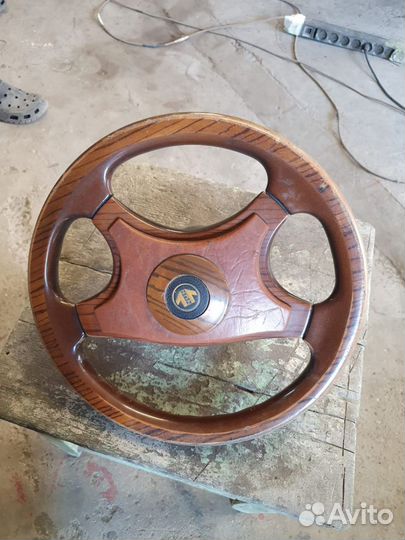 Дубовый руль на Mercedes