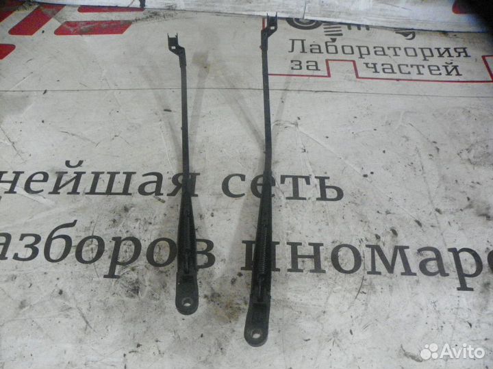 Поводок стеклоочистителя переднего Peugeot 3008