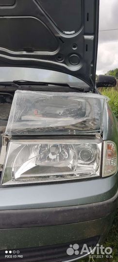 Стекло для фары Skoda Oktavia 2001 -04 года