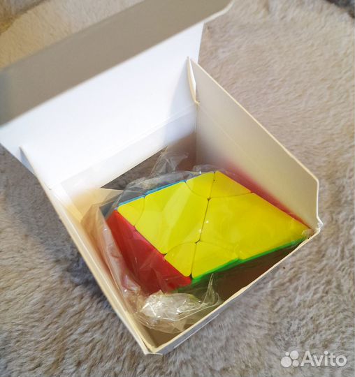 Головоломка интересный кубик рубик