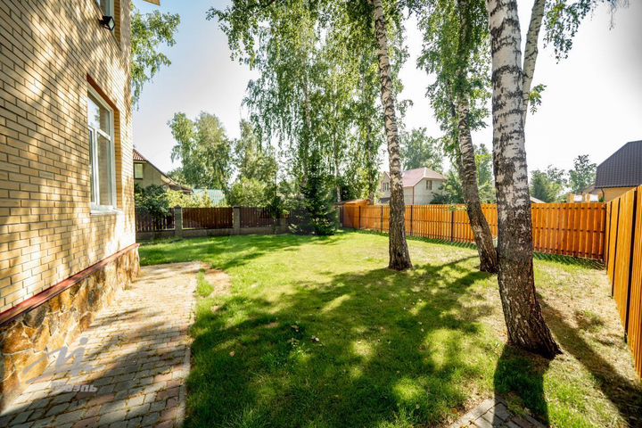 Коттедж 393 м² на участке 16 сот.