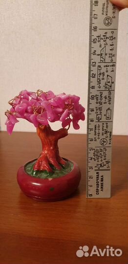 Искусственная сакура с камнями