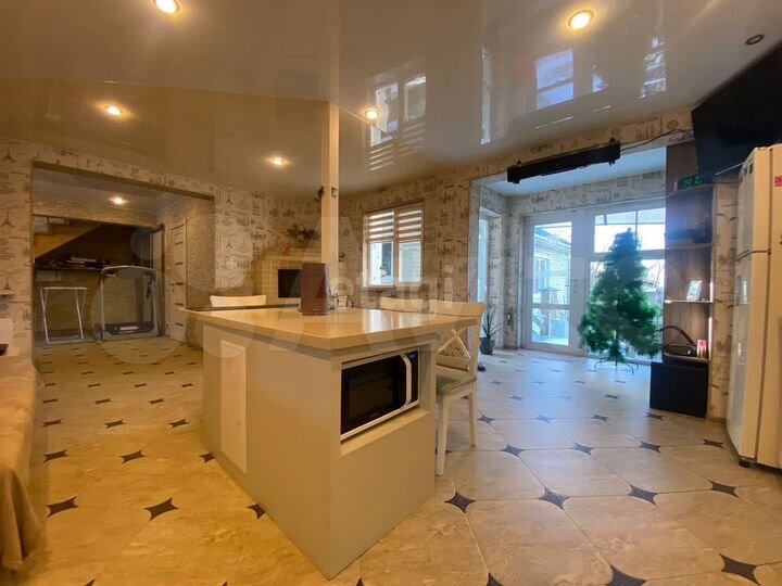 Дом 210 м² на участке 8 сот.