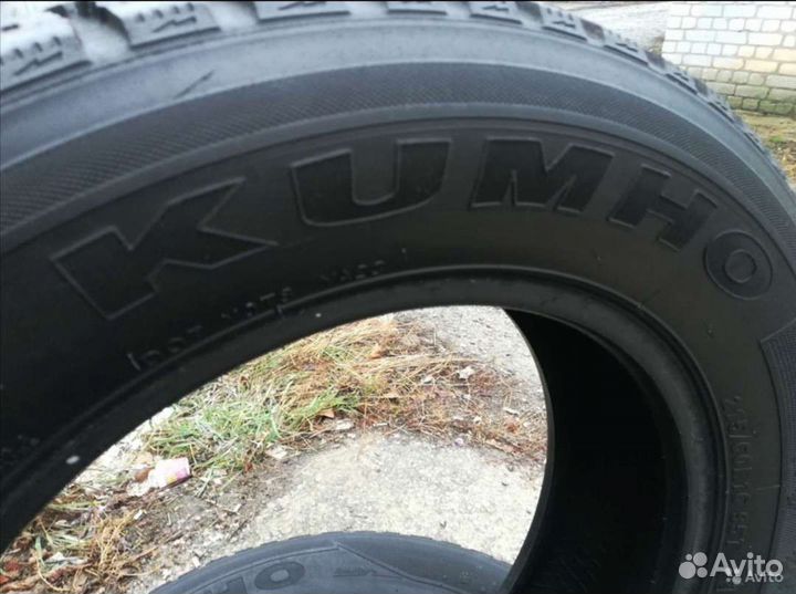 Kumho I'Zen Wis KW19 215/60 R16 95T