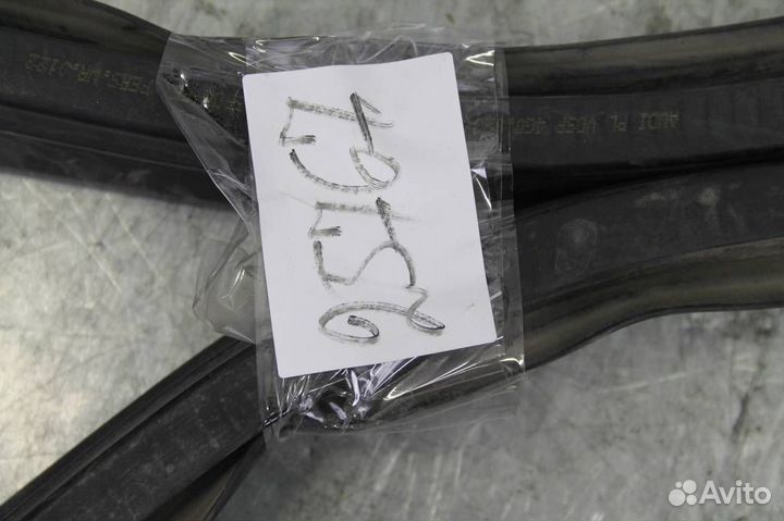 Уплотнитель капота Audi A6(C7)