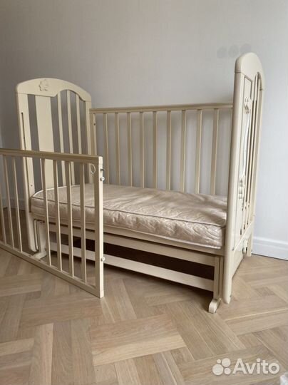 Детская кроватка Можга Агата с маятником + матрас