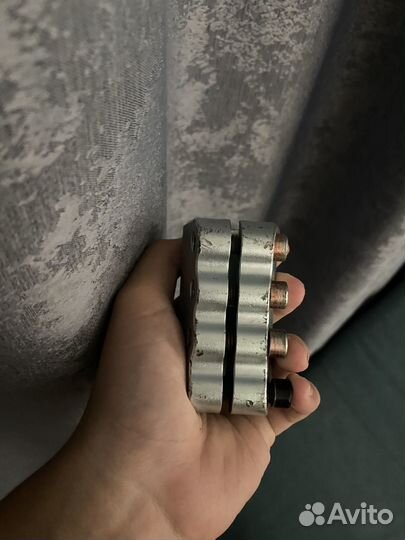 Зажим для трюкового самоката