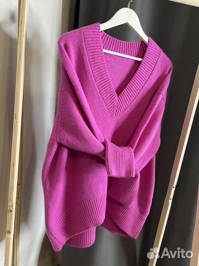 Свитер оверсайз с V вырезом и японским плечом