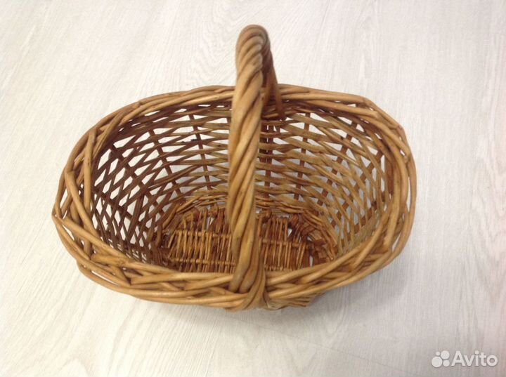 Корзинка плетёная из ивы