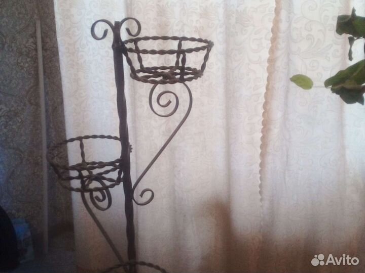 Подставка для цветов напольная металлическая