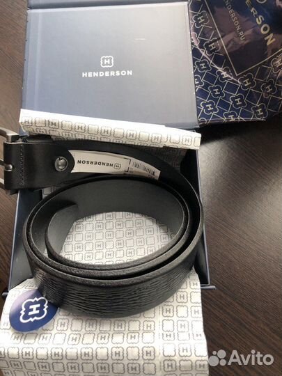 Мужской кожаный ремень черный