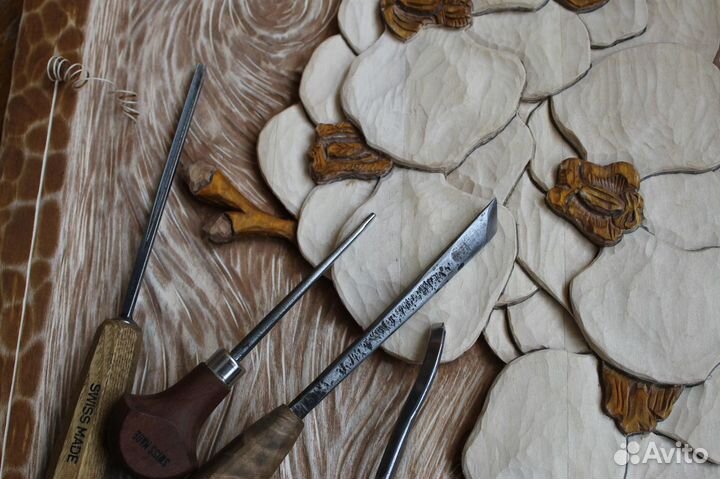 Резное панно из дерева 