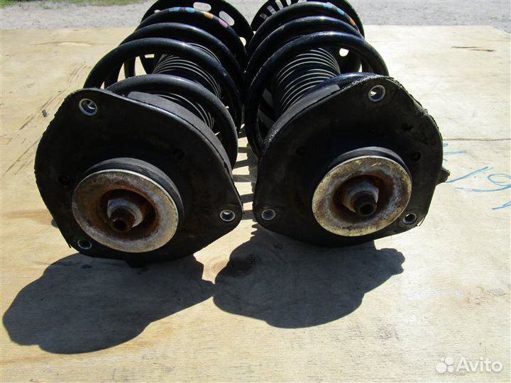 Стойка подвески передняя Volkswagen Golf Plus 5M1