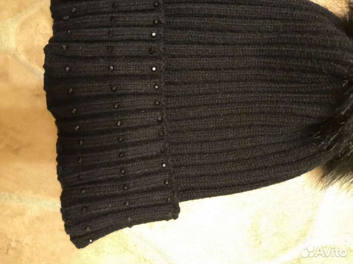 Черная женская шапка с помпоном mohito