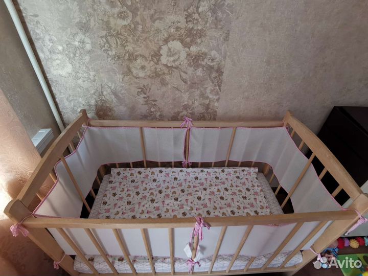 Детская кроватка с матрасом, бортиками, постельным