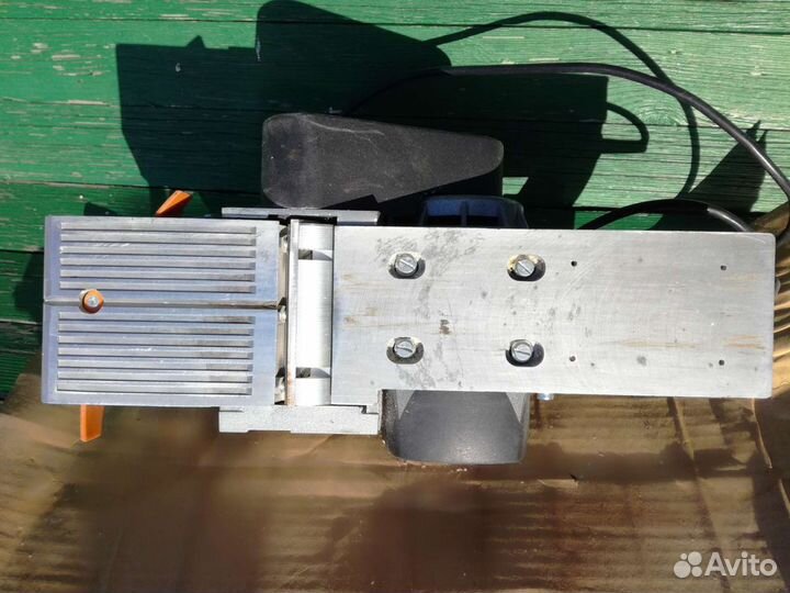 Шлифовальная машинка (рубанок) электрическая