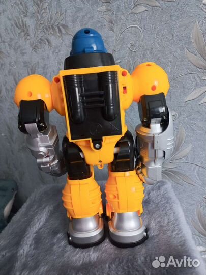 Робот интерактивный