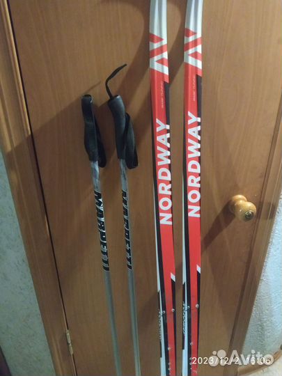 Лыжи беговые детские,ботинки (33 р),палки