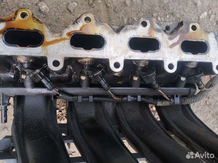 Впускной коллектор Renault Fluence 2010 года