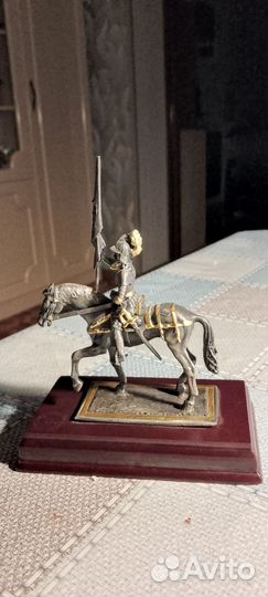 Бронзовая статуэтка тяжелая