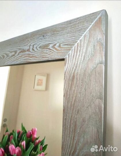 Зеркало настенное в раме натуральное дерево