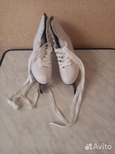 Коньки женские 40 размер. Новые