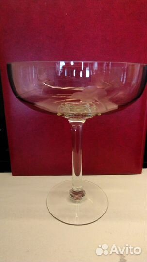 Вазочка на высокой ножке стекло. резьба. винтаж