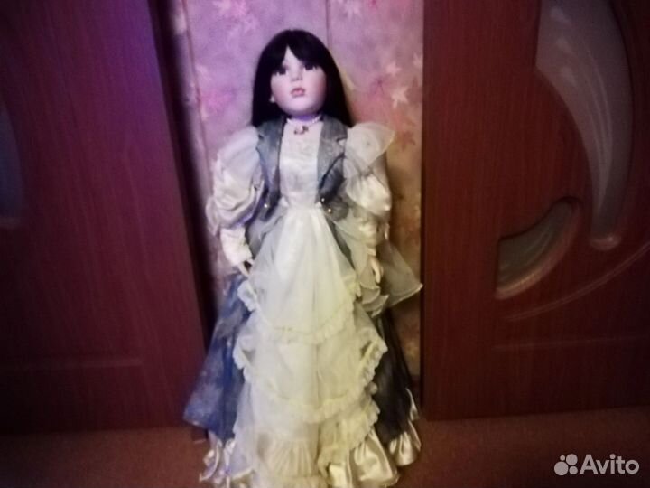 Кукла фарфоровая коллекционная