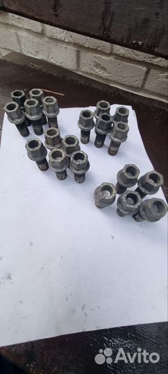 Колесные болты на 17