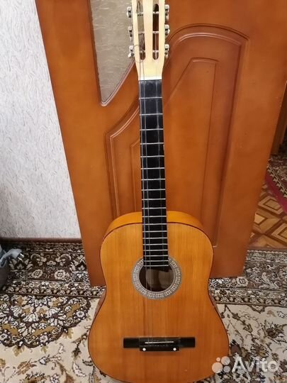 Акустическая гитара