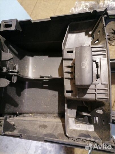 Консоль центральная Peugeot 3008