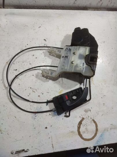 Замок двери задний Hyundai Tucson 1