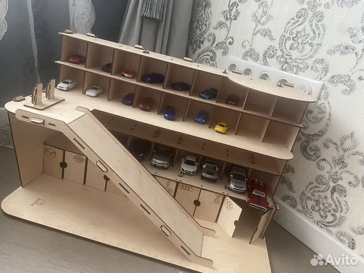 Парковка для машинок деревянная