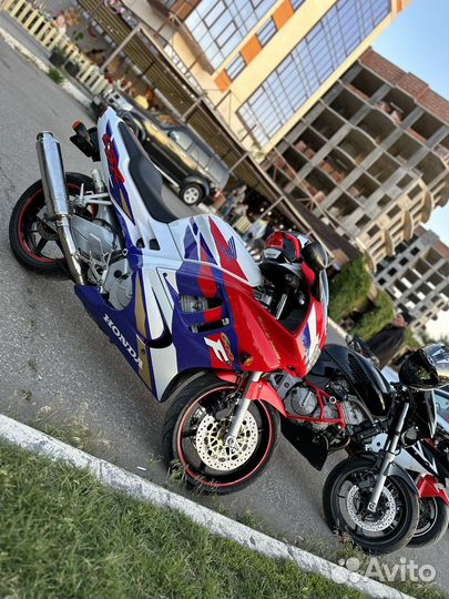 В разборе honda CBR f3