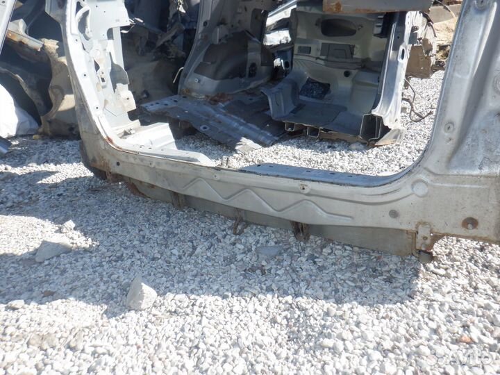 Панель задняя Mazda MPV