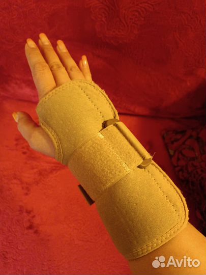 Бандаж на запястье