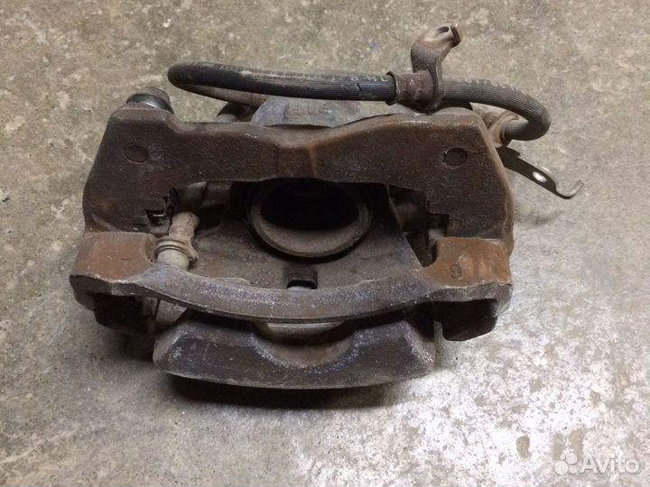 Суппорт тормозной левый Тойота Королла 150