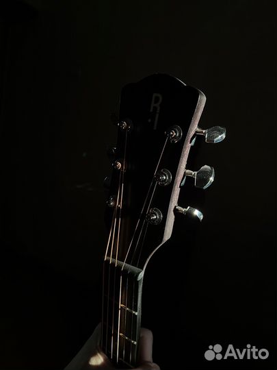 Гитара аккустическая