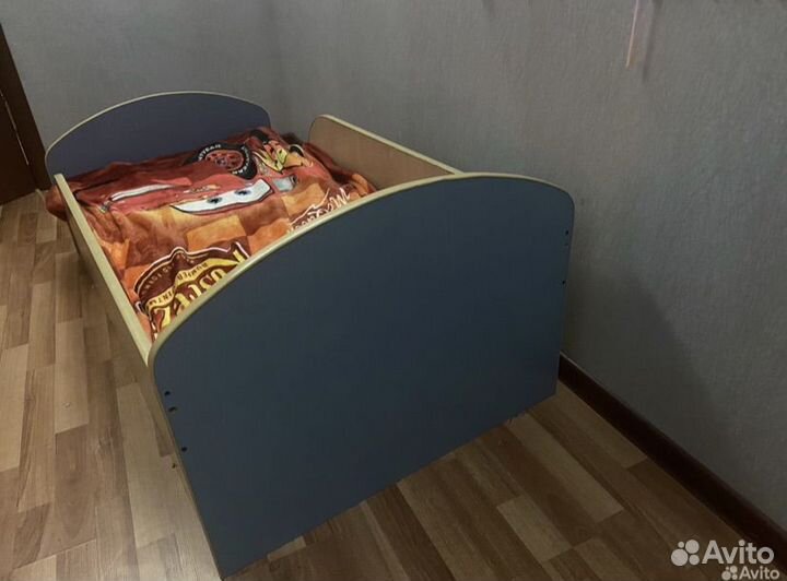 Кровать односпальная с ортопедическим матрасом