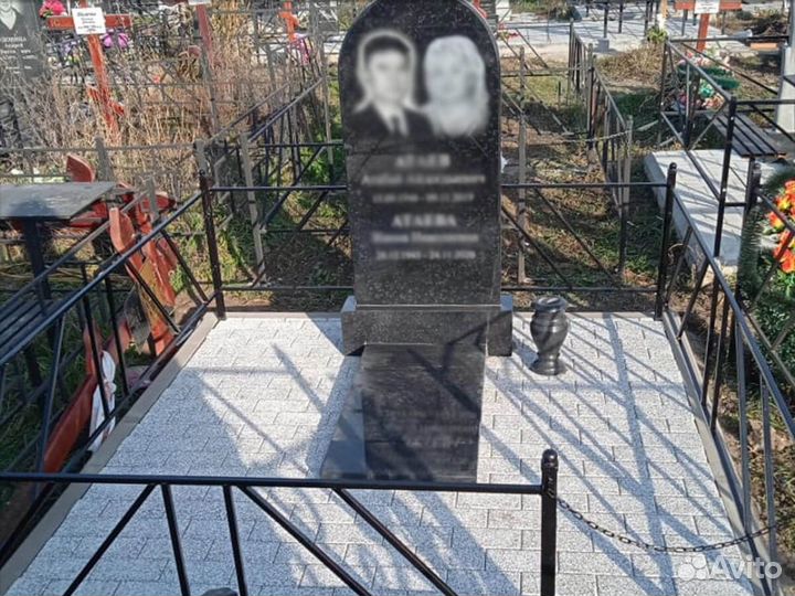 Гранитный памятник на могилу