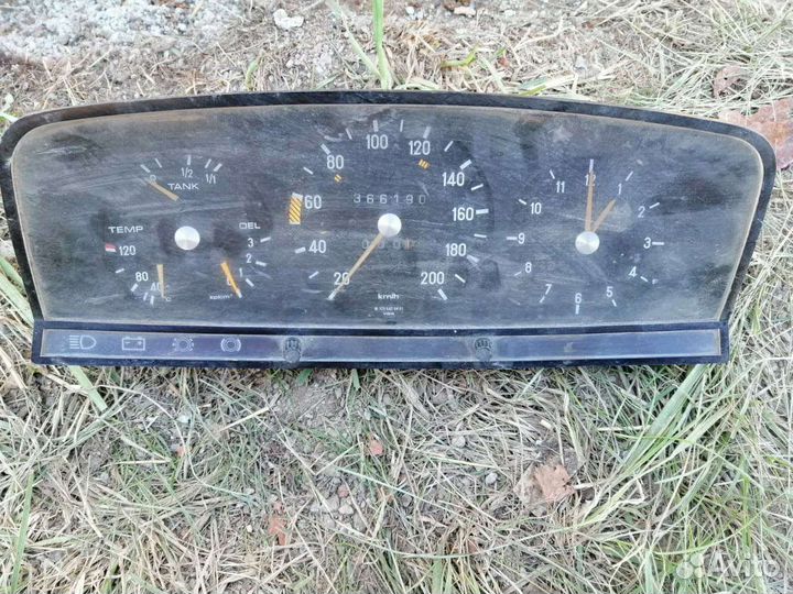 Панель приборов на Mercedes Benz W123