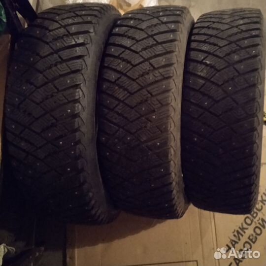 Goodyear Ultragrip Ice Arctic 215/65 R17 99T