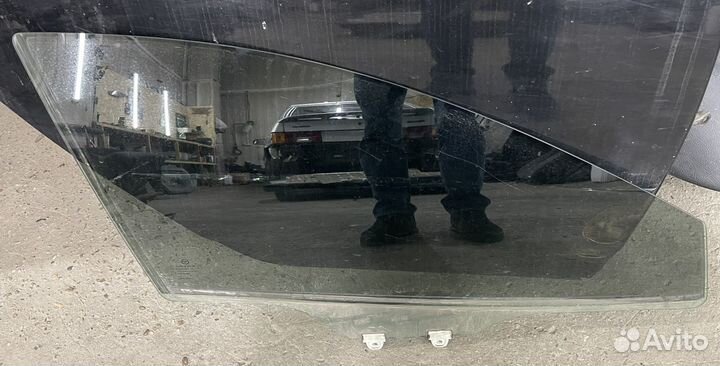 Секло переднее правое Mazda axela mazda3 bm